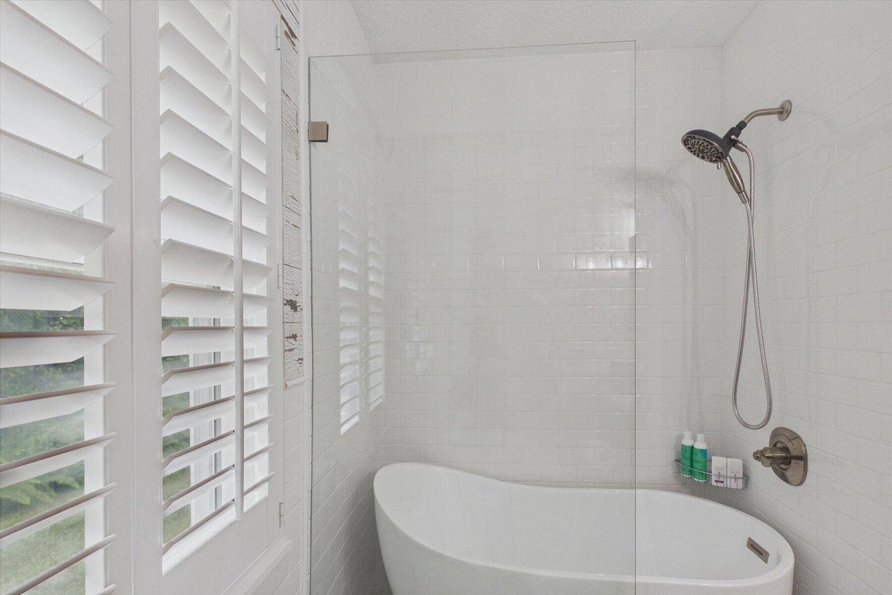 2092 CIRCLE PLACE Drive, Lake Worth, FL 33462 3rd Bath Shower with Soaking Tub