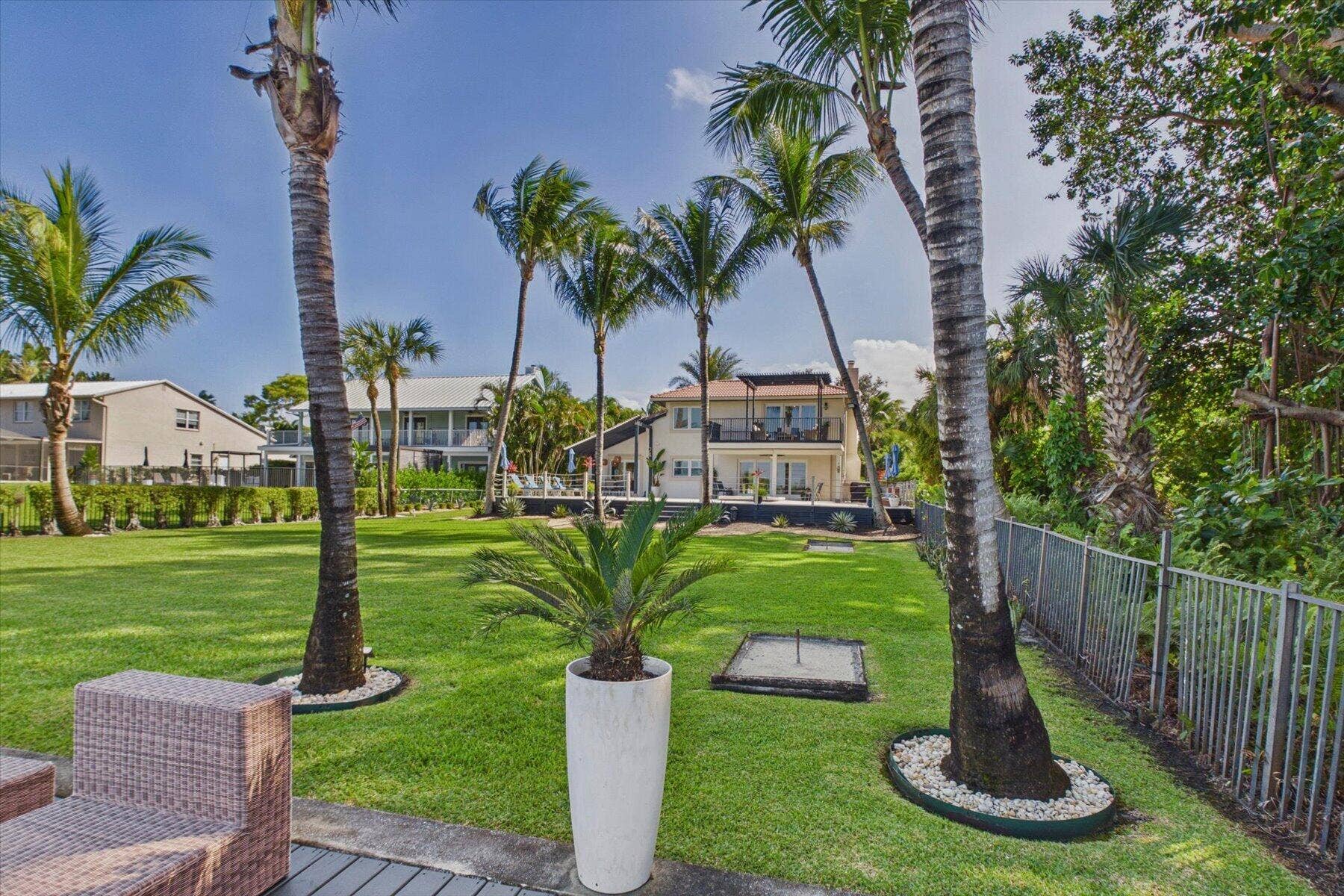 2092 CIRCLE PLACE Drive, Lake Worth, FL 33462 Rear view of home