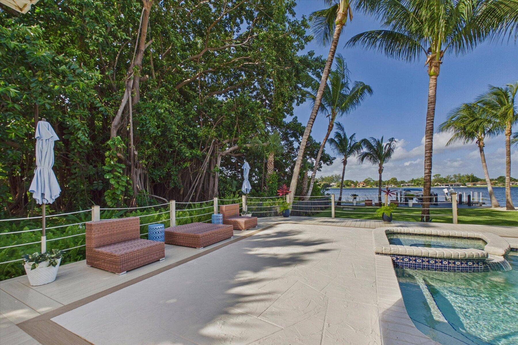 2092 CIRCLE PLACE Drive, Lake Worth, FL 33462 Exterior Decking and Patio.