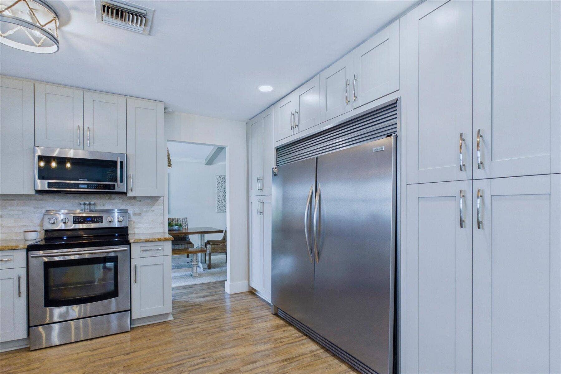 2092 CIRCLE PLACE Drive, Lake Worth, FL 33462 Custom Cabinetry