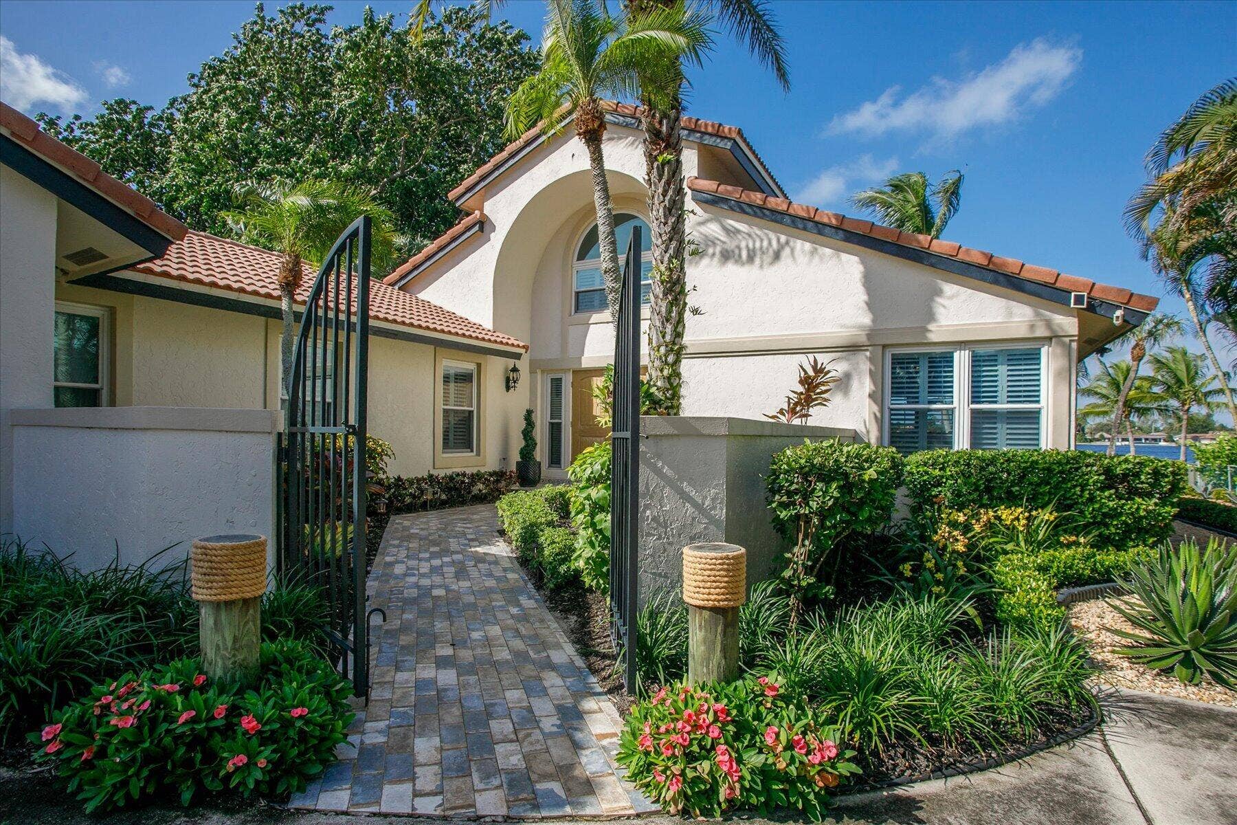 2092 CIRCLE PLACE Drive, Lake Worth, FL 33462 Front of Home