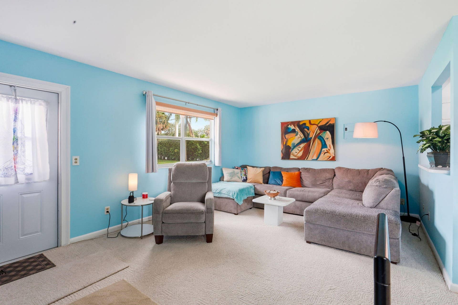 98 Seville D, Delray Beach, FL 33446 Living Room