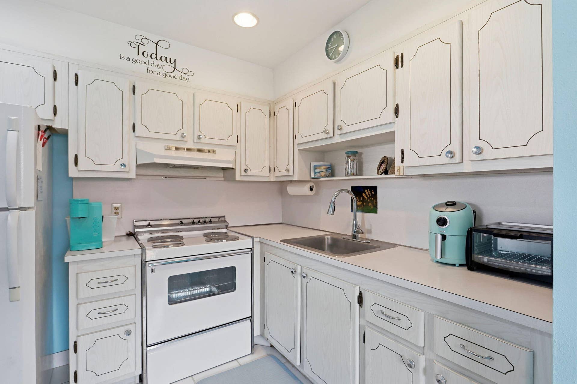 98 Seville D, Delray Beach, FL 33446 Kitchen