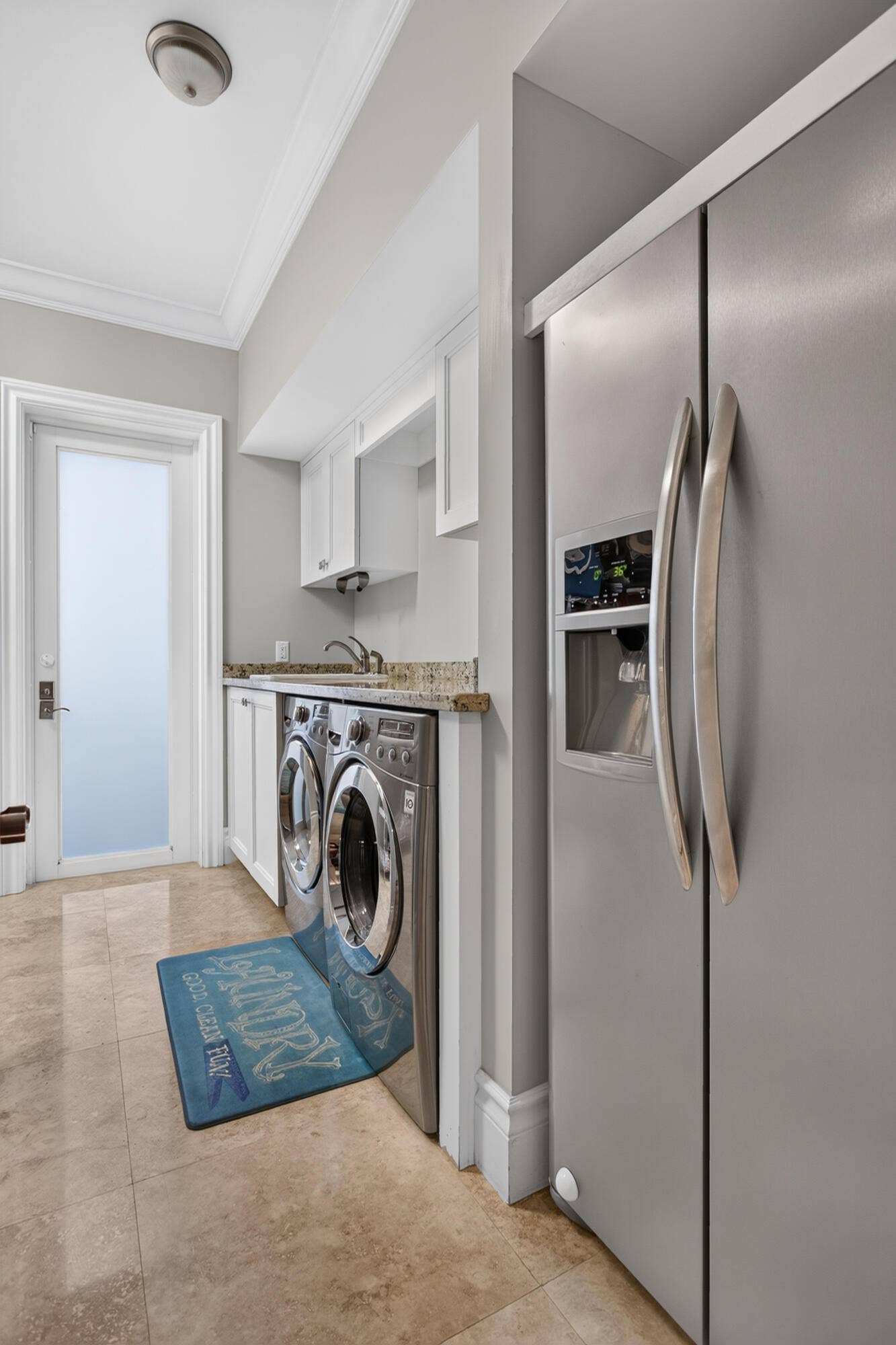 900 SE 6th Avenue, Pompano Beach, FL 33060 Downstairs laundry with folding area.