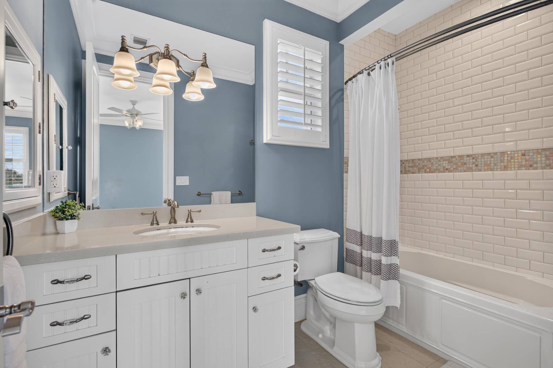 900 SE 6th Avenue, Pompano Beach, FL 33060 En-suite bathroom in 3rd bedroom