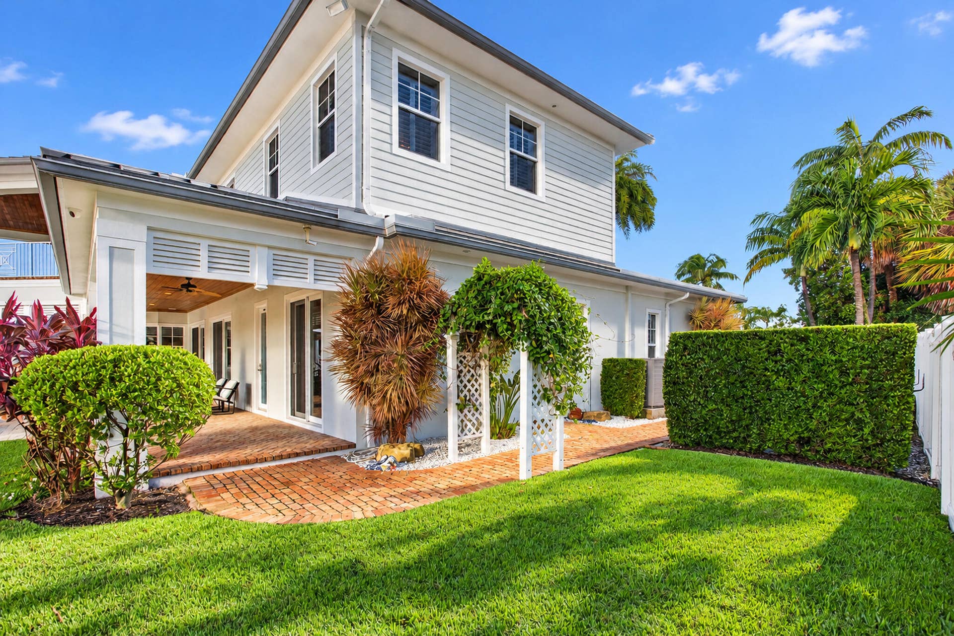900 SE 6th Avenue, Pompano Beach, FL 33060 So plush!