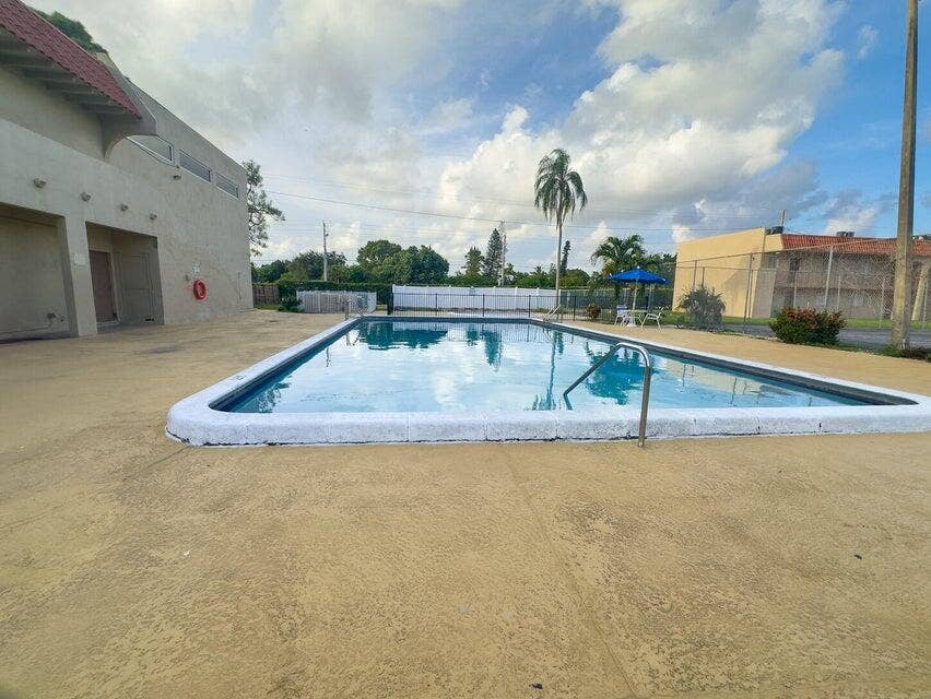 6074 FOREST HILL Boulevard, #203, West Palm Beach, FL 33415 6480pool