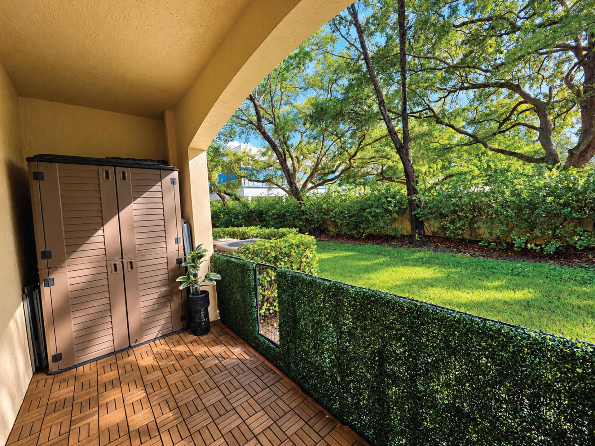 8834 S ISLES Circle, Tamarac, FL 33321 37 - Back Patio