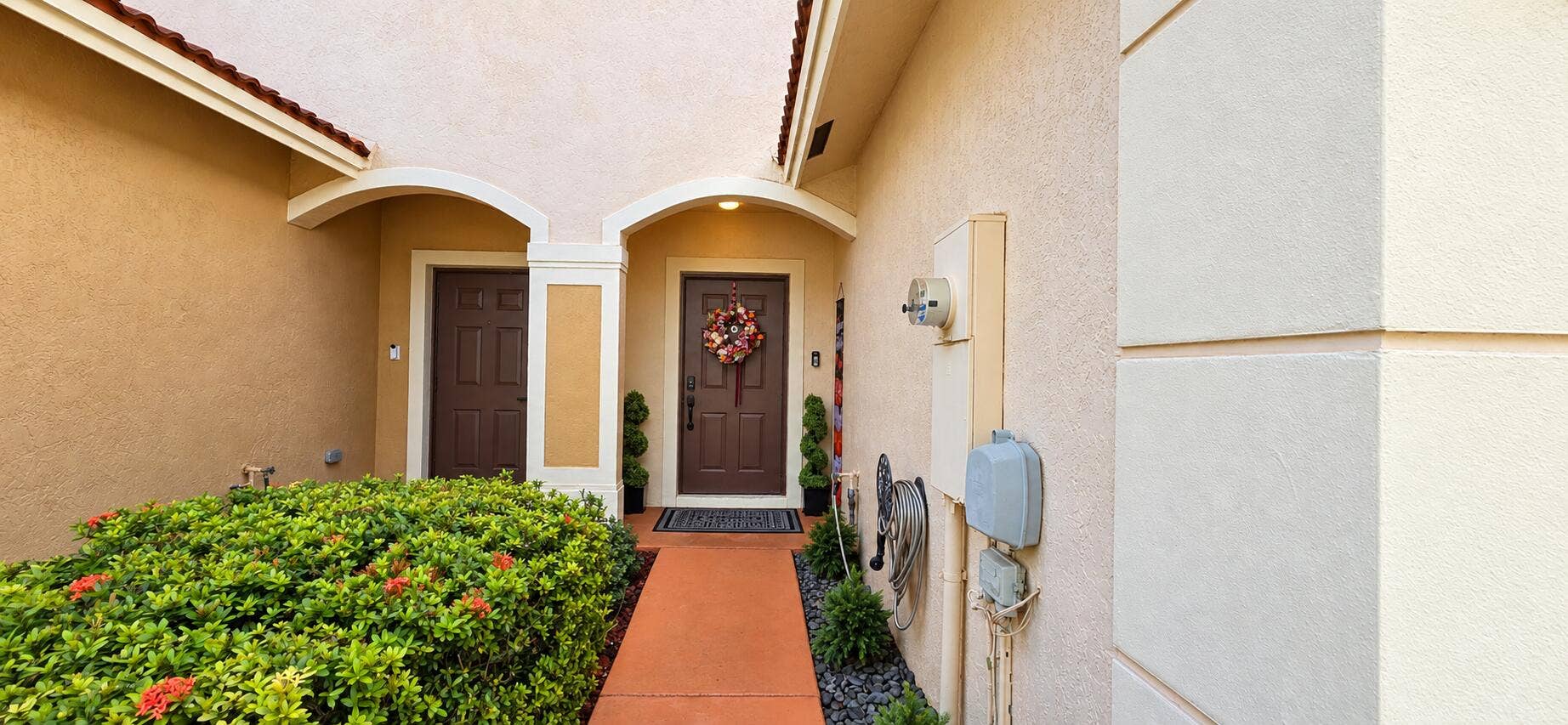 8834 S ISLES Circle, Tamarac, FL 33321 4 - Outside