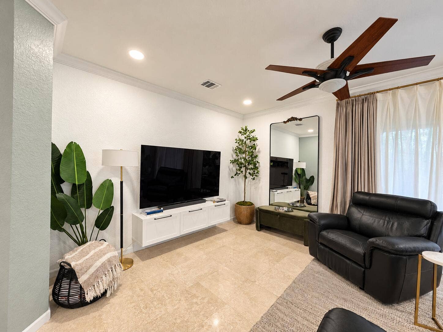 8834 S ISLES Circle, Tamarac, FL 33321 16 - Main Floor