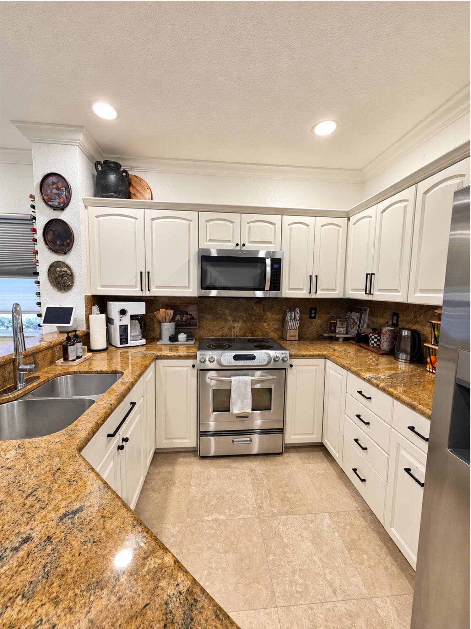 8834 S ISLES Circle, Tamarac, FL 33321 9 - Main Floor