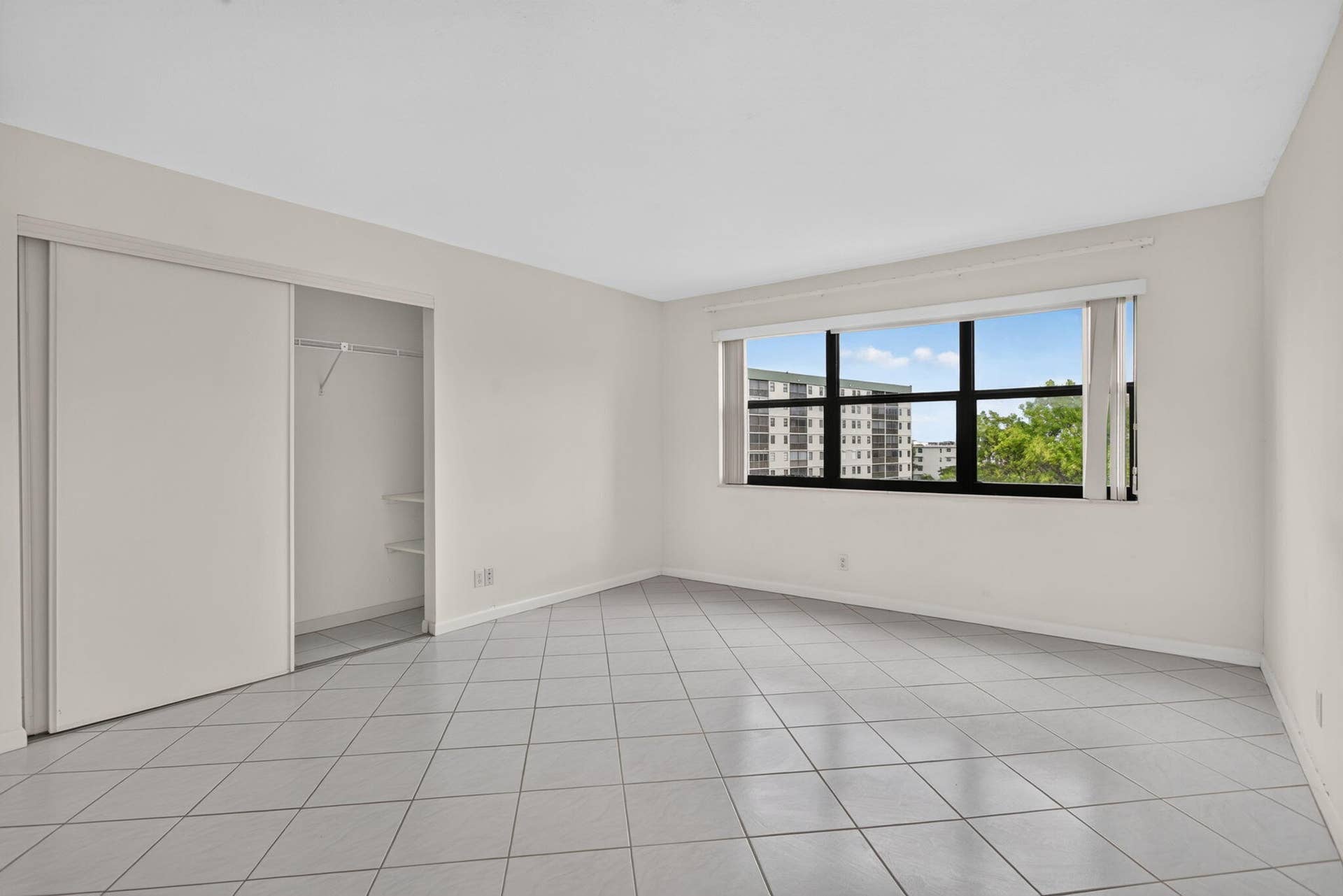 2309 S CYPRESS BEND Drive, #611D, Pompano Beach, FL 33069 32-web-or-mls-2309-32
