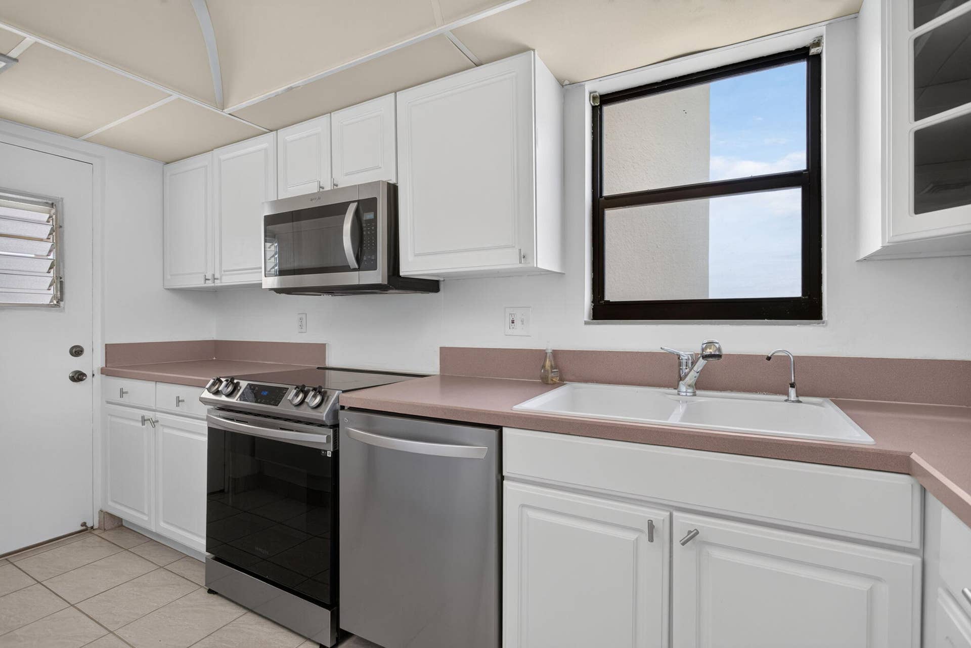 2309 S CYPRESS BEND Drive, #611D, Pompano Beach, FL 33069 5-web-or-mls-2309-5
