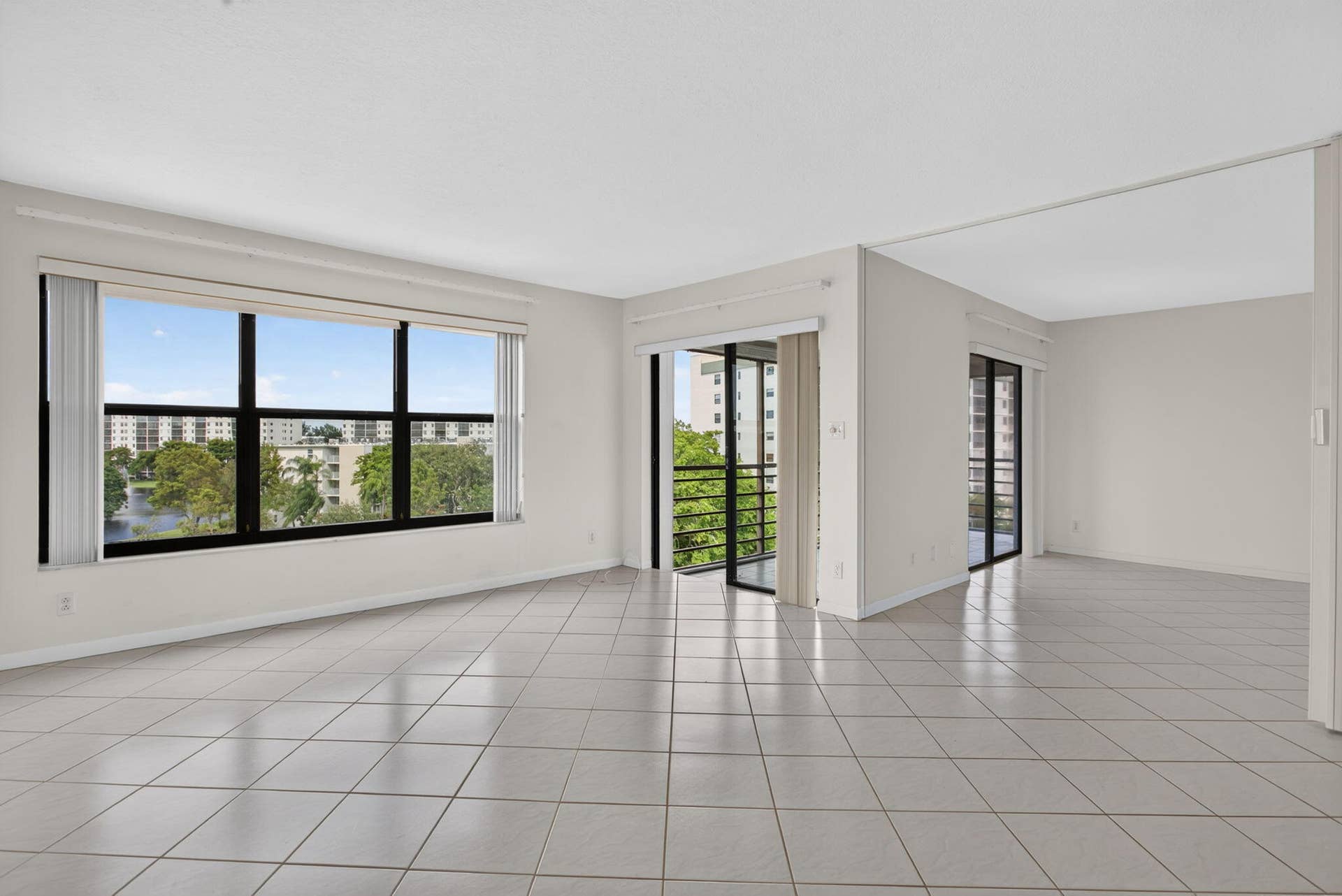 2309 S CYPRESS BEND Drive, #611D, Pompano Beach, FL 33069 13-web-or-mls-2309-13 (3)