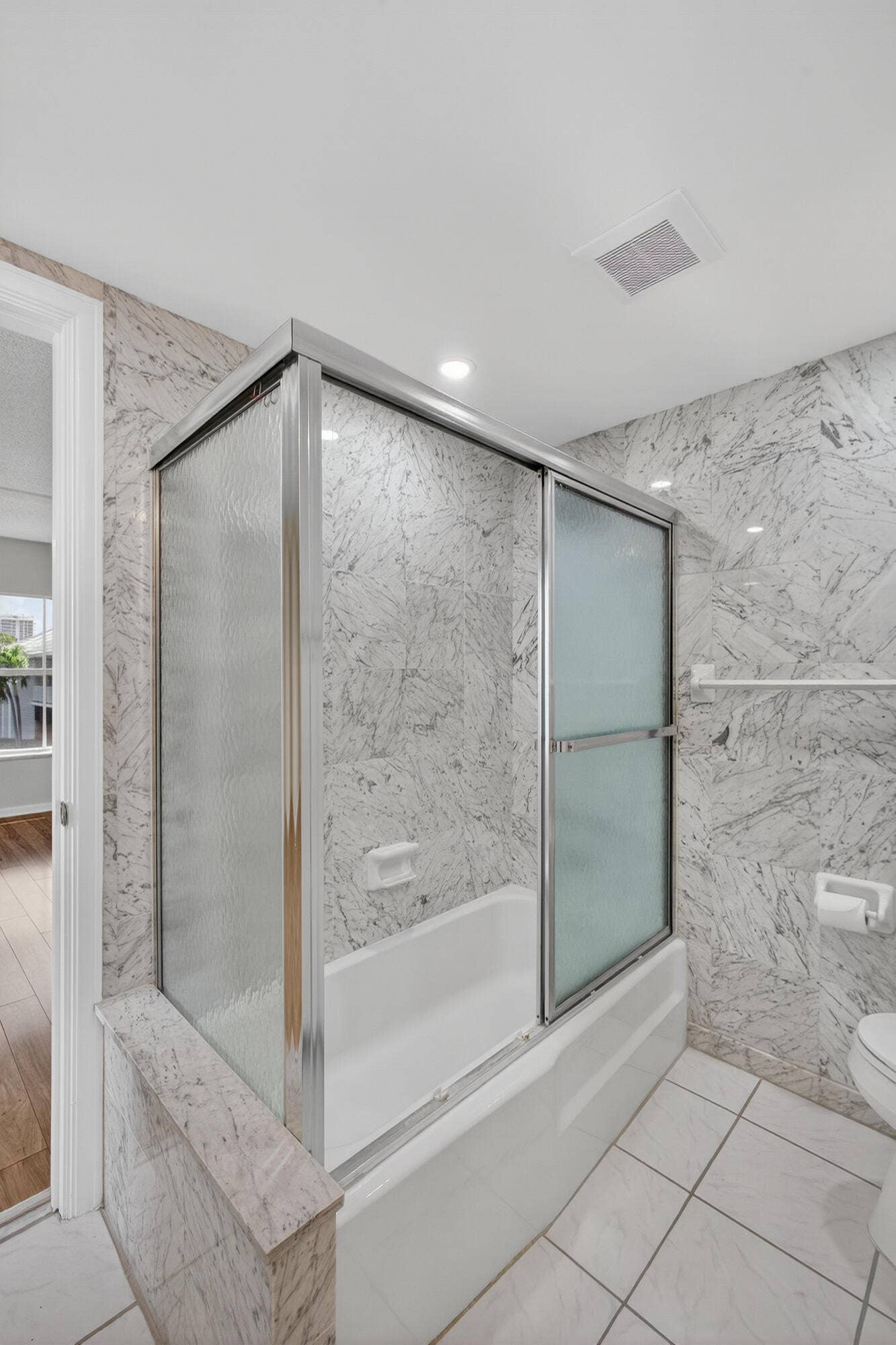 1071 SUGAR SANDS Boulevard, #8, Singer Island, Singer Island, FL 33404 MASTER BATH