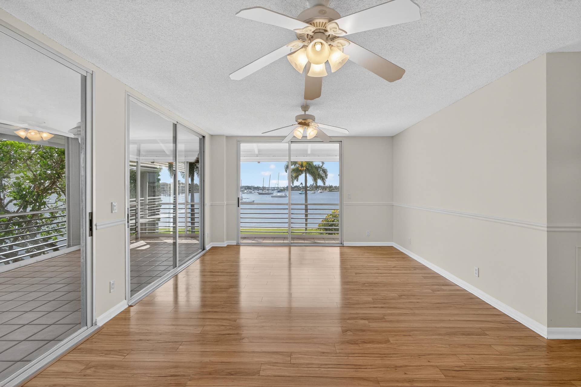 1071 SUGAR SANDS Boulevard, #8, Singer Island, FL 33404 LIVING ROOM