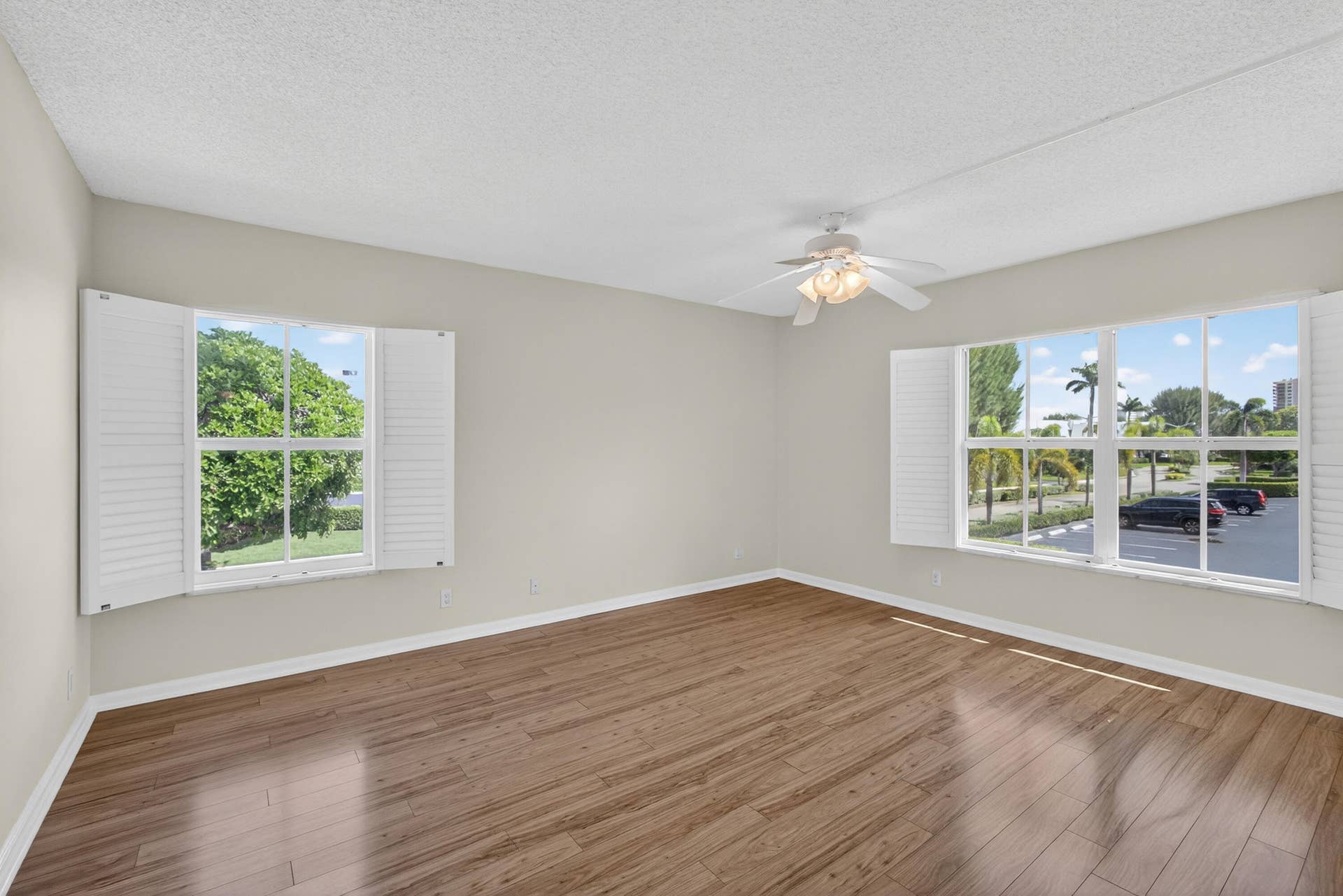 1071 SUGAR SANDS Boulevard, #8, Singer Island, FL 33404 MASTER BED