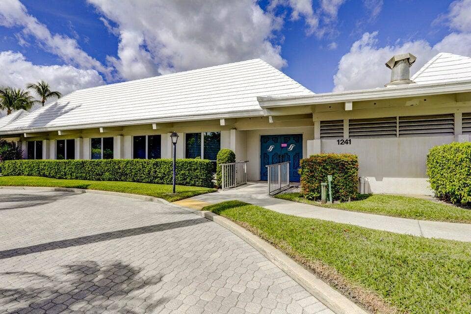 1071 SUGAR SANDS Boulevard, #8, Singer Island, FL 33404 CLUBHOUSE