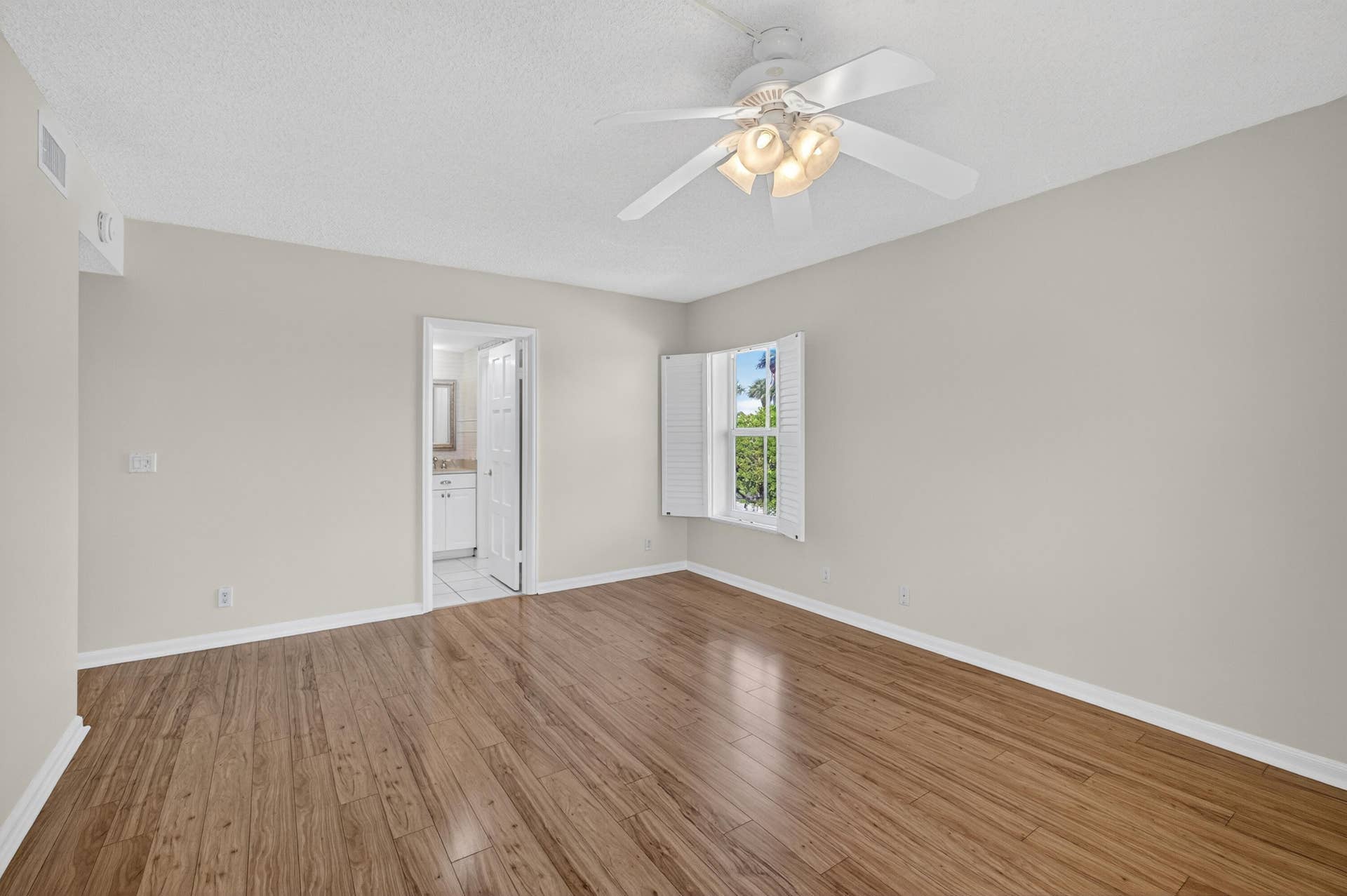 1071 SUGAR SANDS Boulevard, #8, Singer Island, FL 33404 MASTER BED
