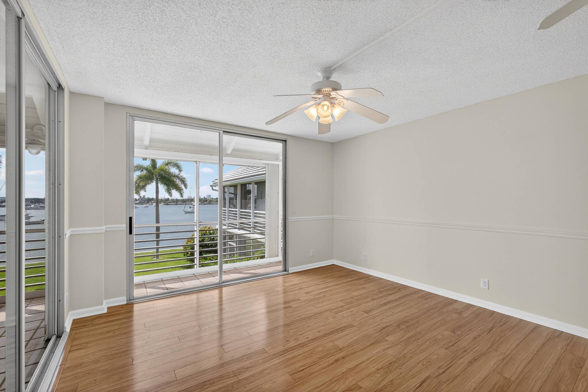 1071 SUGAR SANDS Boulevard, #8, Singer Island, FL 33404 LIVING ROOM
