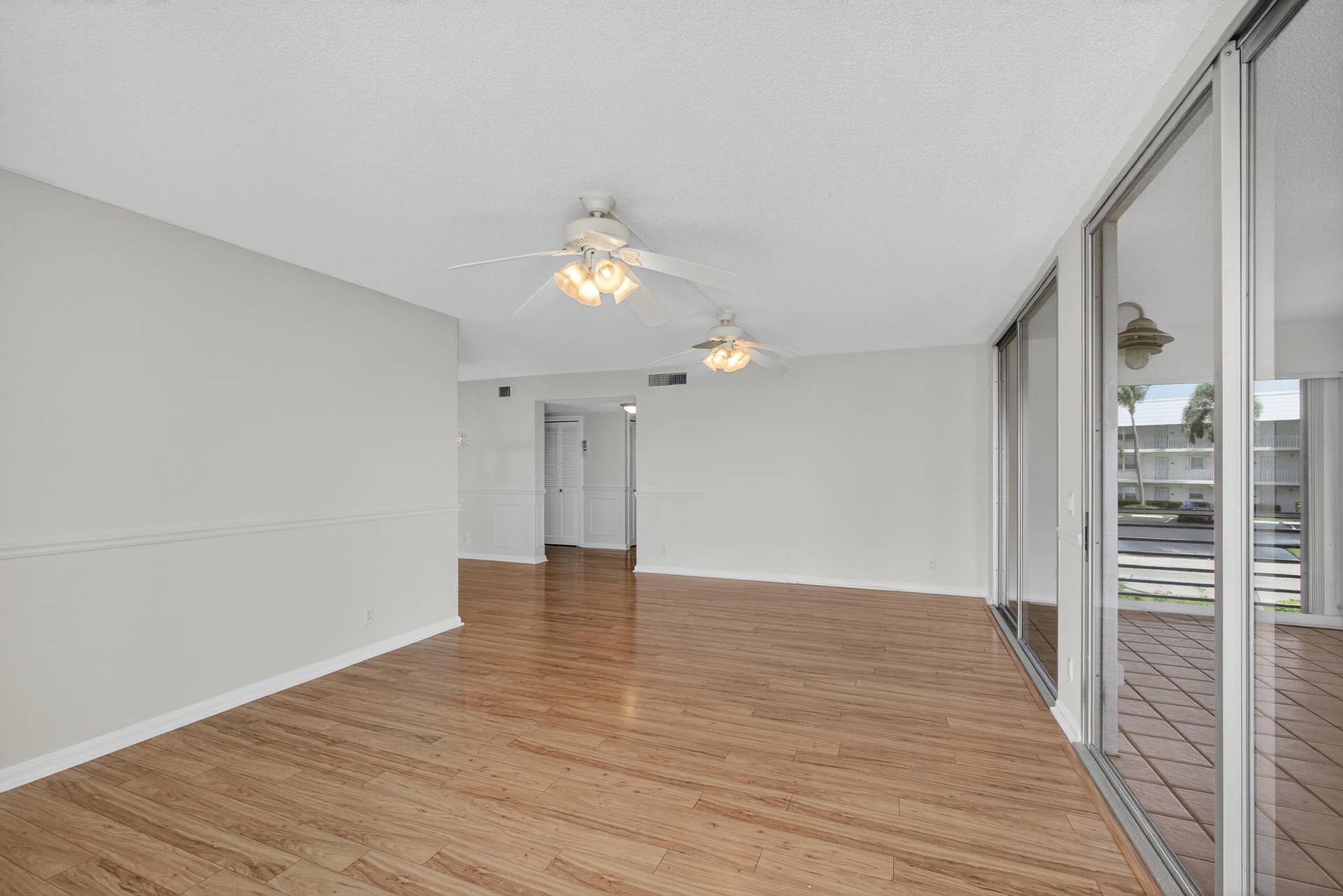 1071 SUGAR SANDS Boulevard, #8, Singer Island, FL 33404 LIVING ROOM