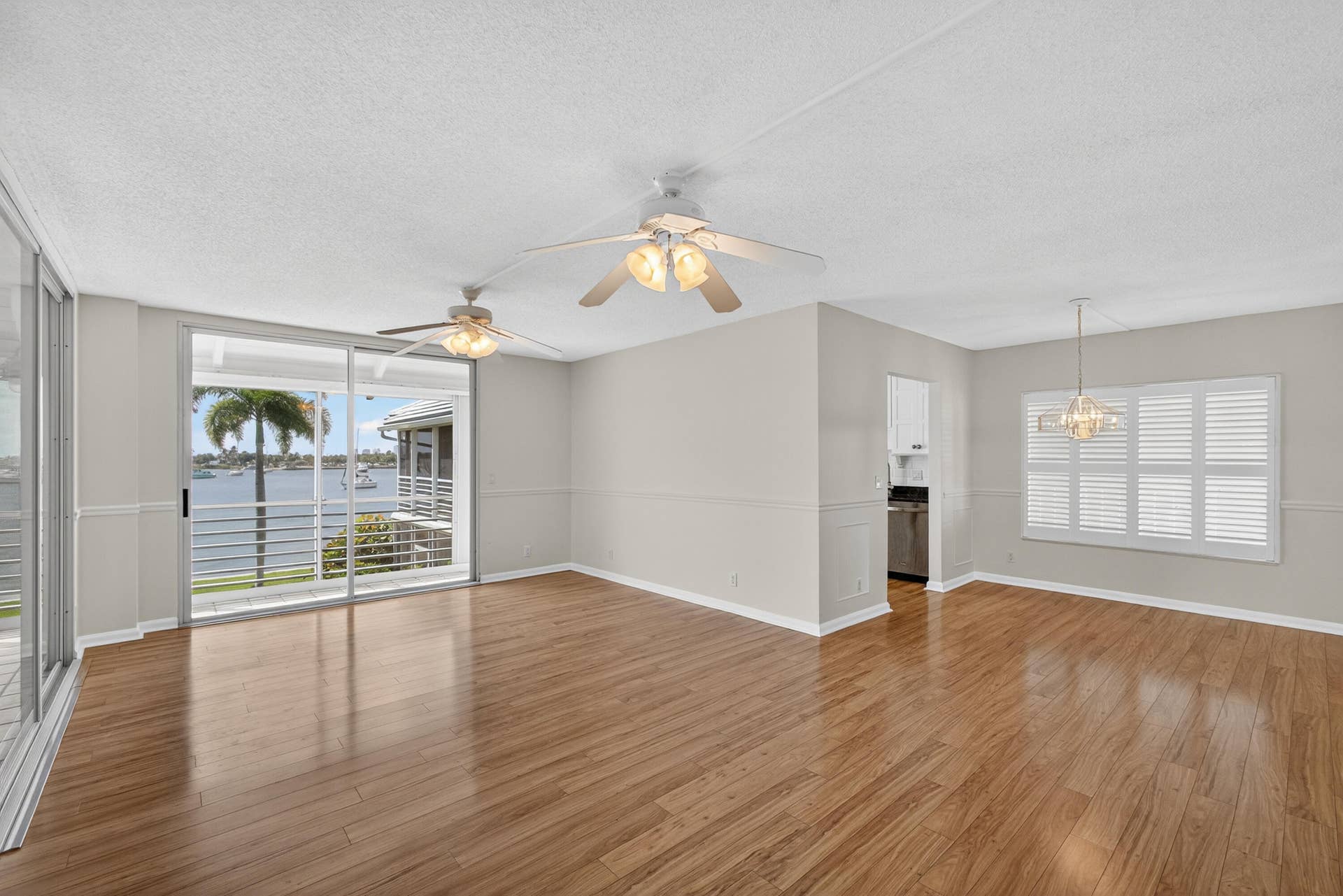 1071 SUGAR SANDS Boulevard, #8, Singer Island, FL 33404 LIVING ROOM