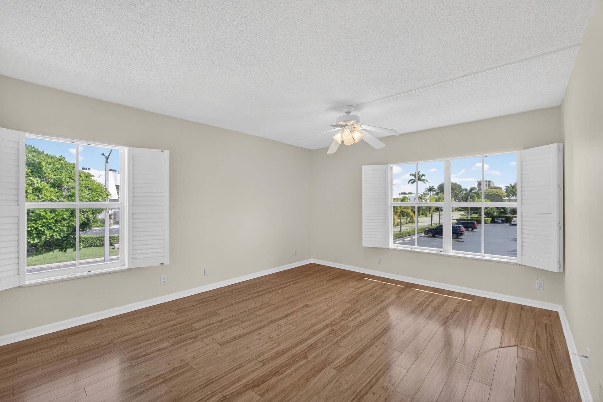 1071 SUGAR SANDS Boulevard, #8, Singer Island, FL 33404 MASTER BED