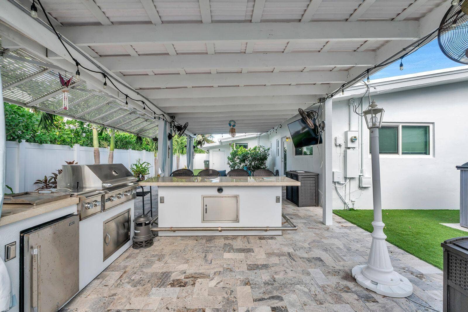 530 NE 17TH Street, Boca Raton, Boca Raton, FL 33432 Covered patio grill