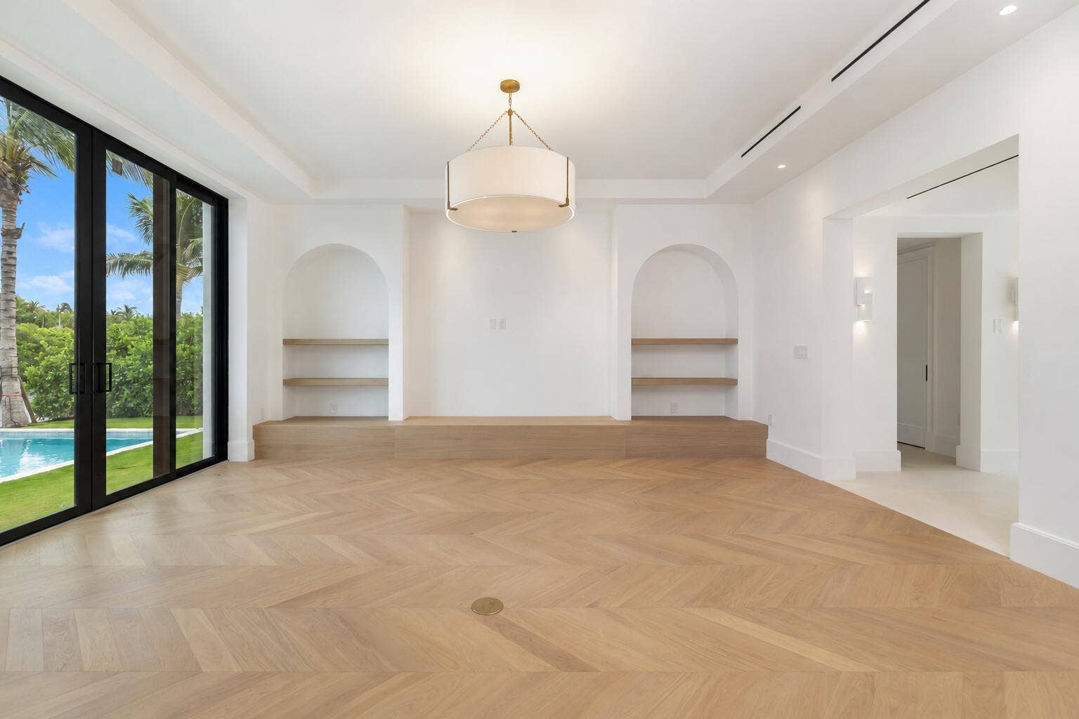 2273 Ibis Isle Road E, Palm Beach, FL 33480 Minimalist Living Room with Blue Sky