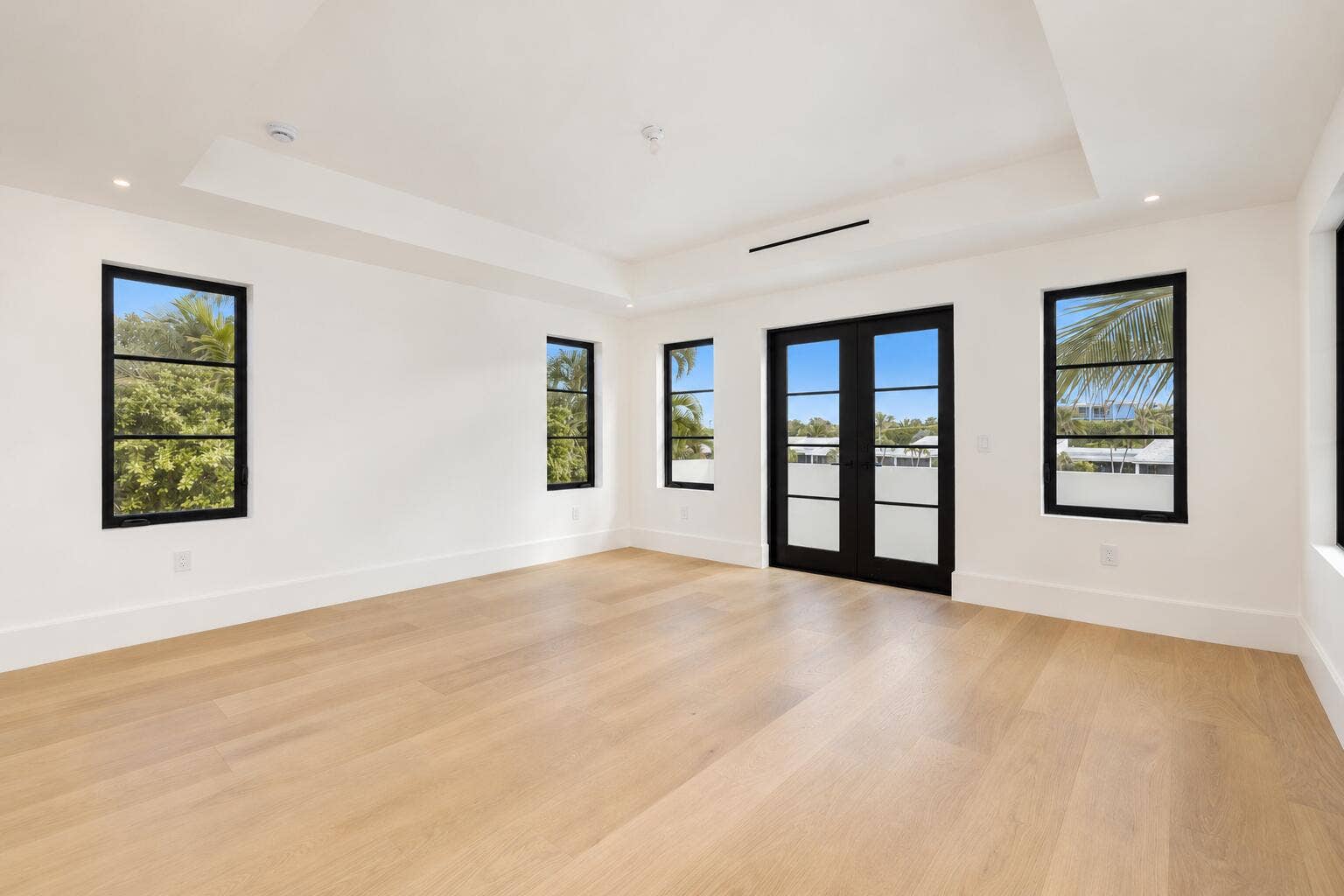 2273 Ibis Isle Road E, Palm Beach, FL 33480 Bright Minimal Room with Clear Sky