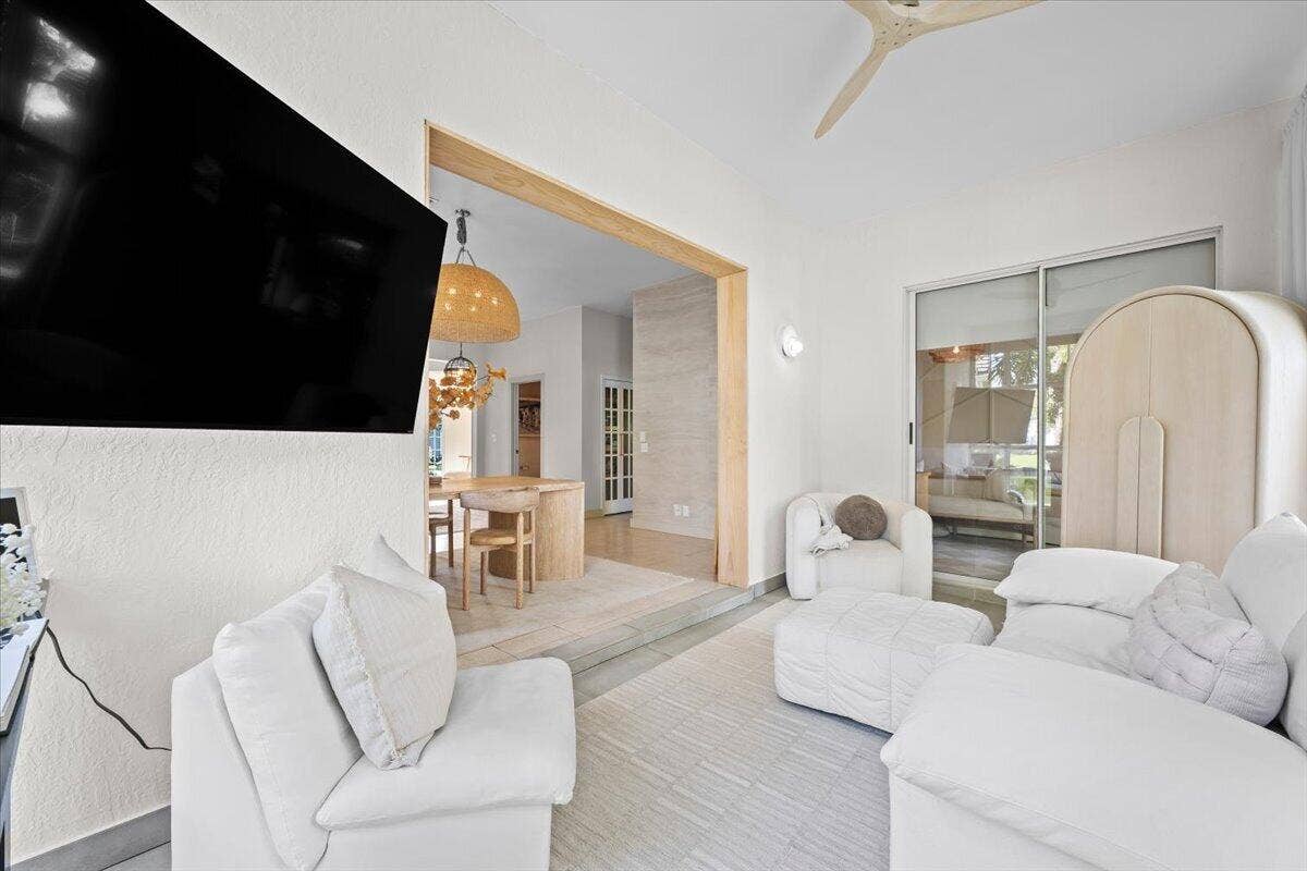 149 HARBOR LAKE Circle, Greenacres, FL 33413 ENCLOSED PATIO