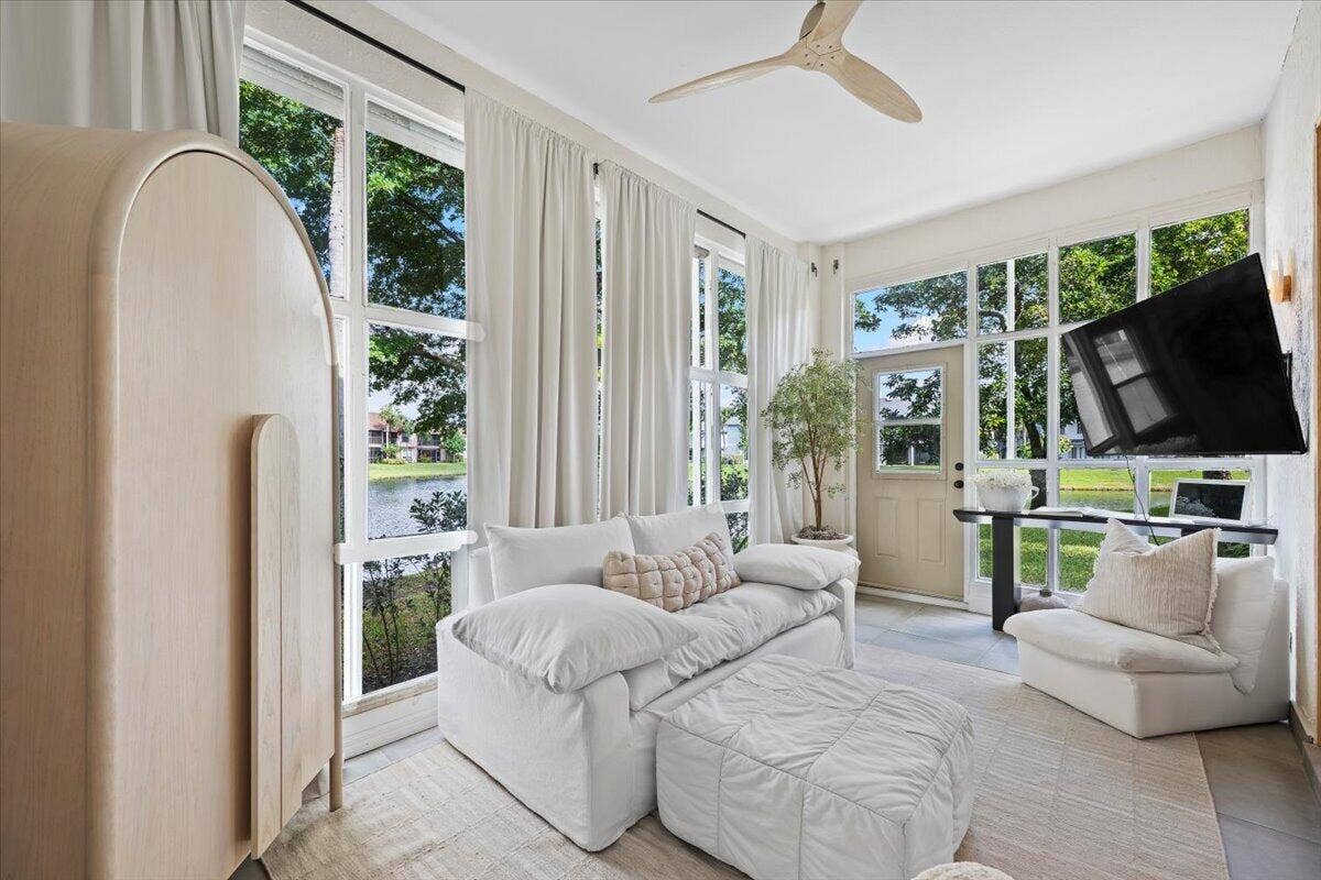 149 HARBOR LAKE Circle, Greenacres, FL 33413 ENCLOSED PATIO