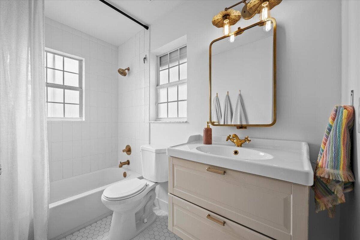 149 HARBOR LAKE Circle, Greenacres, FL 33413 GUEST BATHROOM