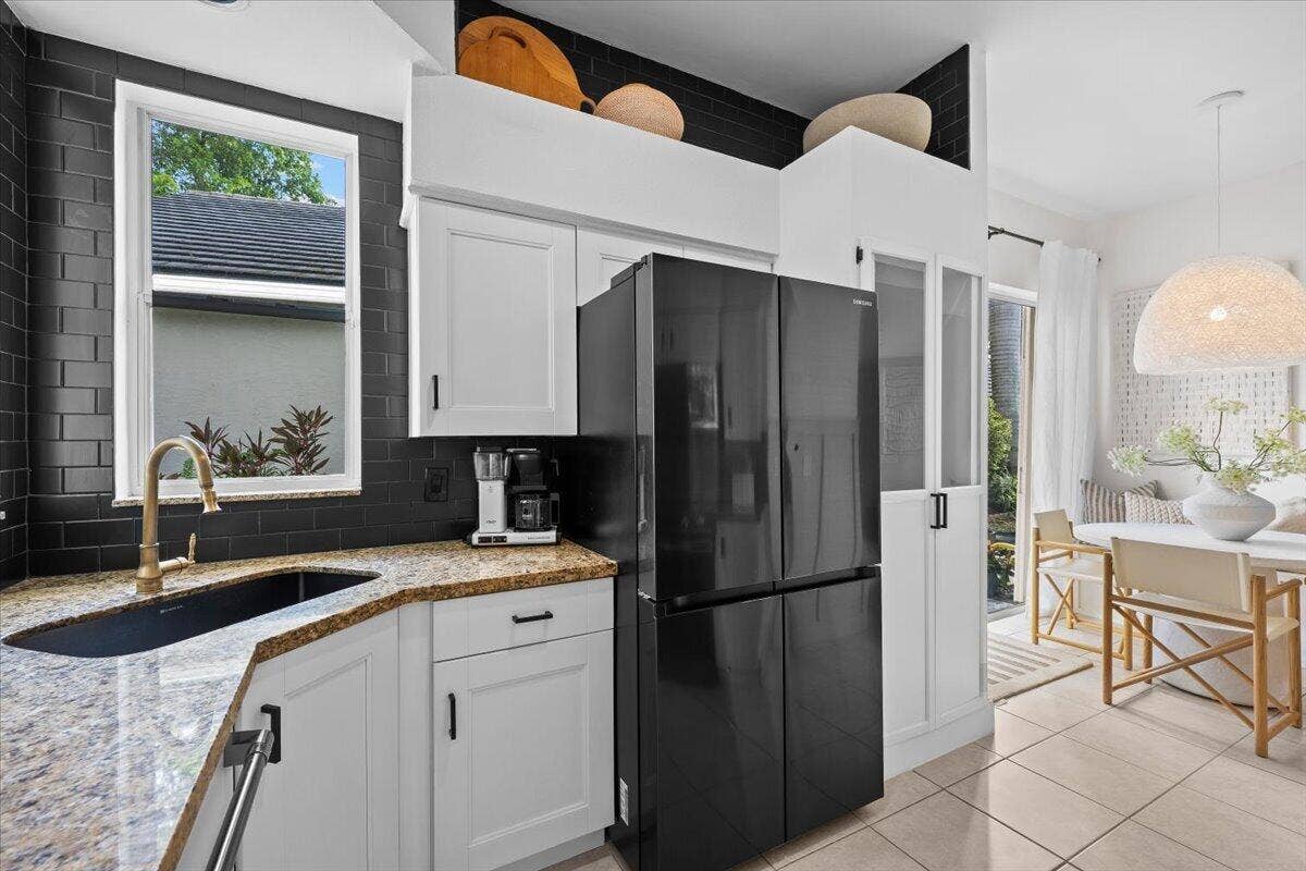 149 HARBOR LAKE Circle, Greenacres, FL 33413 KITCHEN