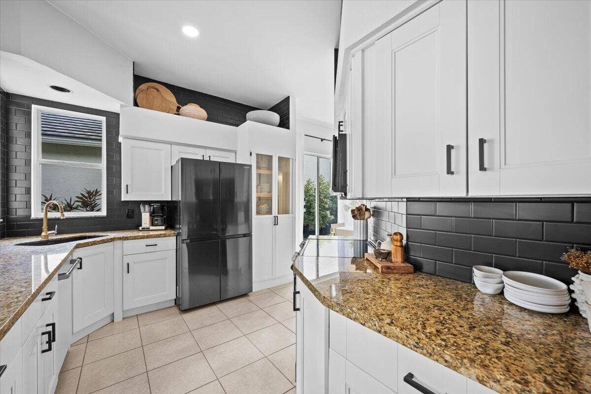 149 HARBOR LAKE Circle, Greenacres, FL 33413 KITCHEN