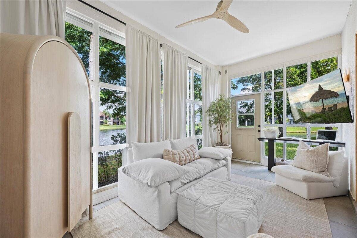 149 HARBOR LAKE Circle, Greenacres, FL 33413 ENCLOSED PATIO