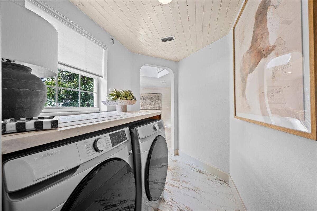 149 HARBOR LAKE Circle, Greenacres, FL 33413 FIRST FLOOR LAUNDRY ROOM