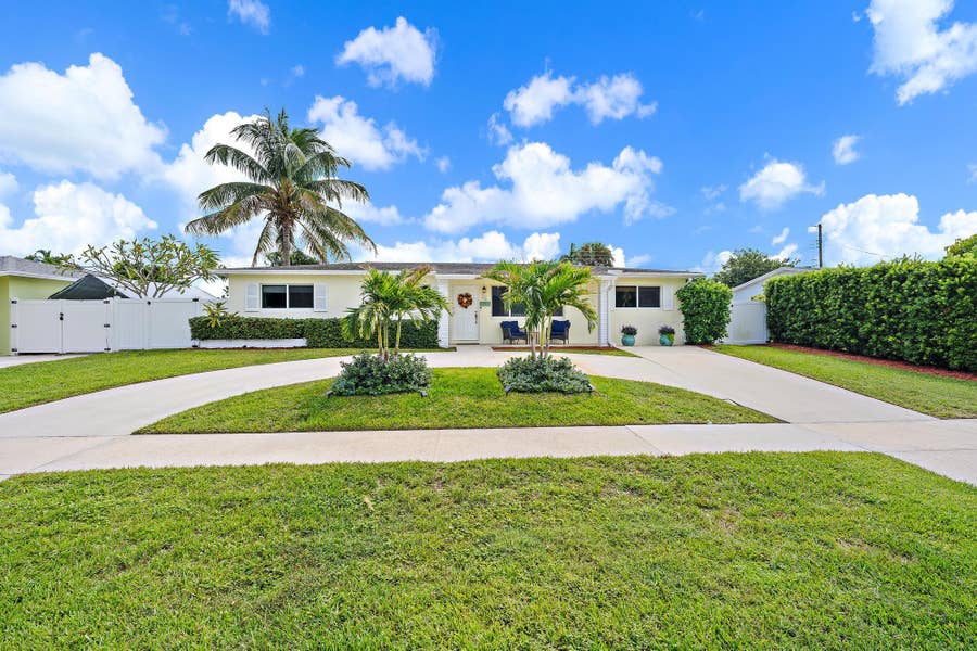Property photo for 544 FLOTILLA Road, North Palm Beach, FL