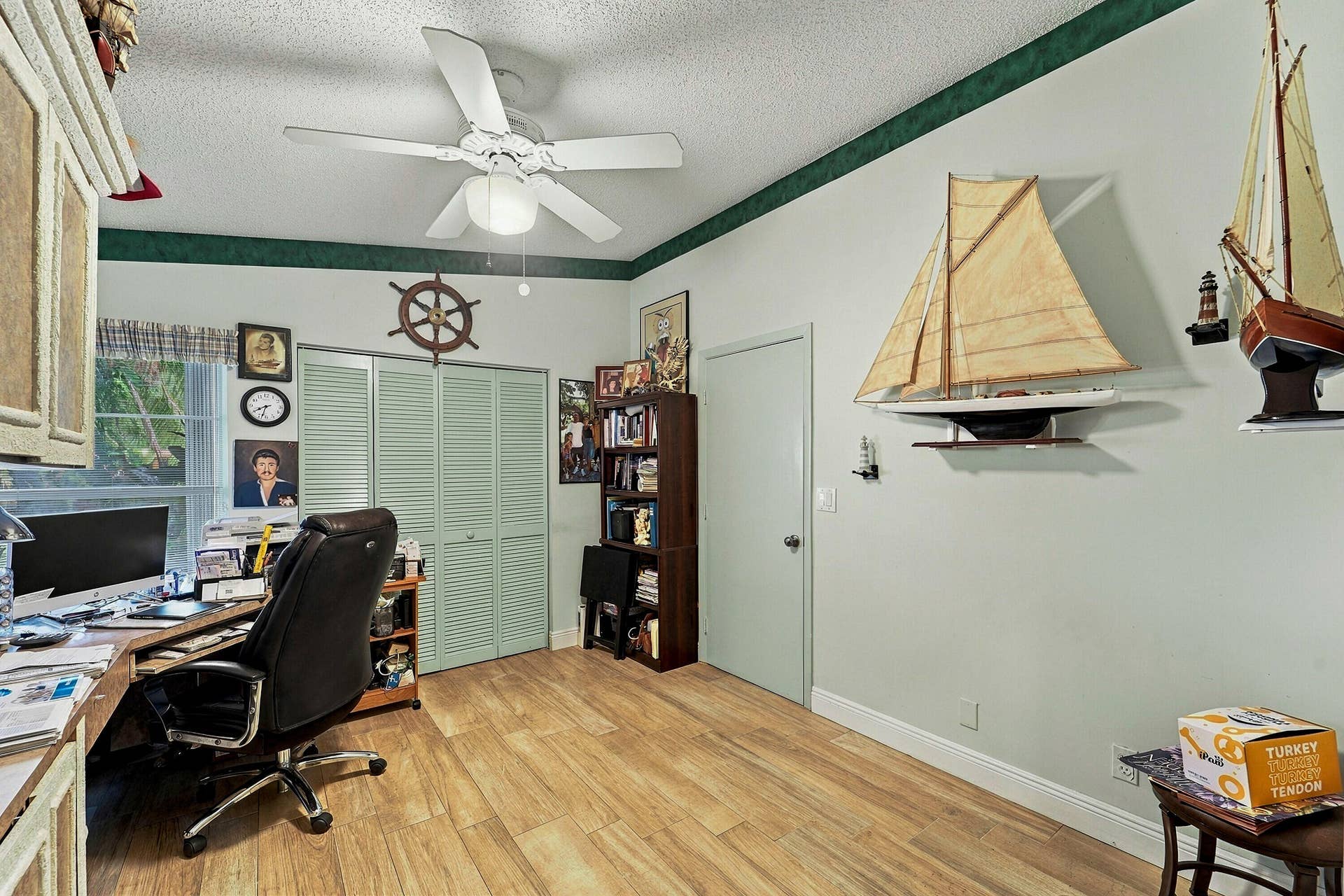 Den /2nd Bedroom