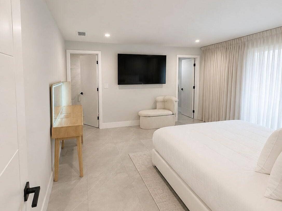 4919 SW 28TH Avenue, Dania Beach, FL 33312 PHOTO-2026-10-08-11-27-55(5)