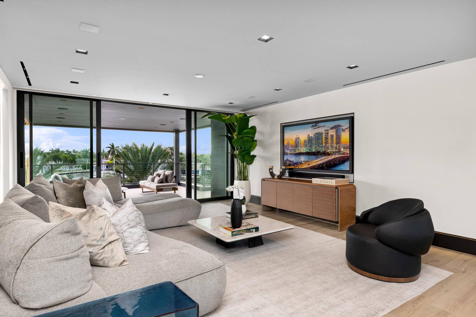 3024 NE 26TH Street, Fort Lauderdale, FL 33305 Family Room 1