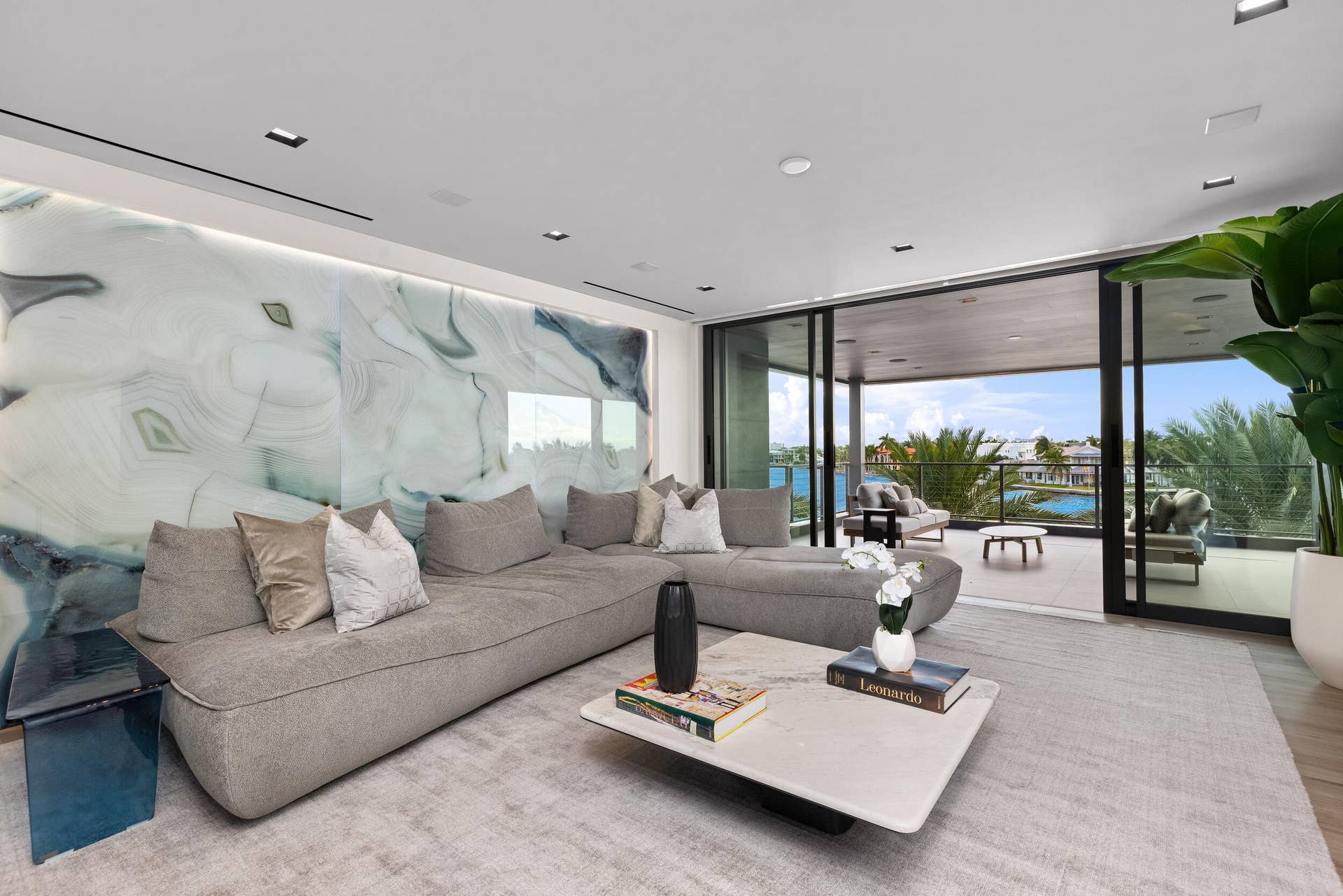 3024 NE 26TH Street, Fort Lauderdale, FL 33305 Family Room 2