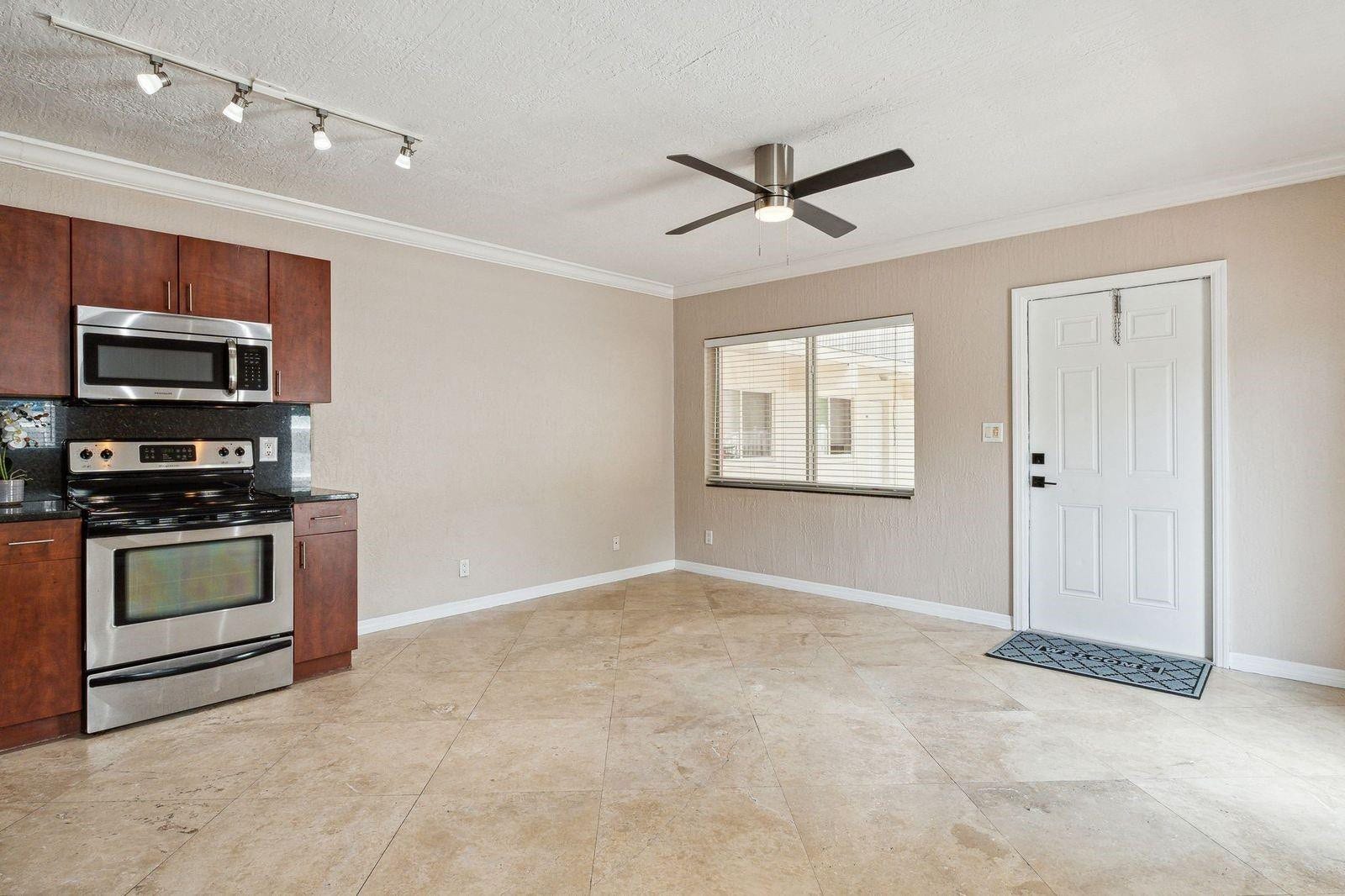 1878 NE 46TH Street, #C1, Fort Lauderdale, Fort Lauderdale, FL 33308 Dining -kitchen area