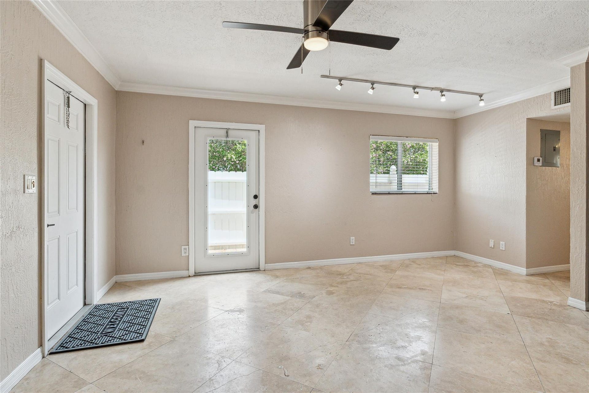 1878 NE 46TH Street, #C1, Fort Lauderdale, Fort Lauderdale, FL 33308 Corner unit lots of windows and door to patio