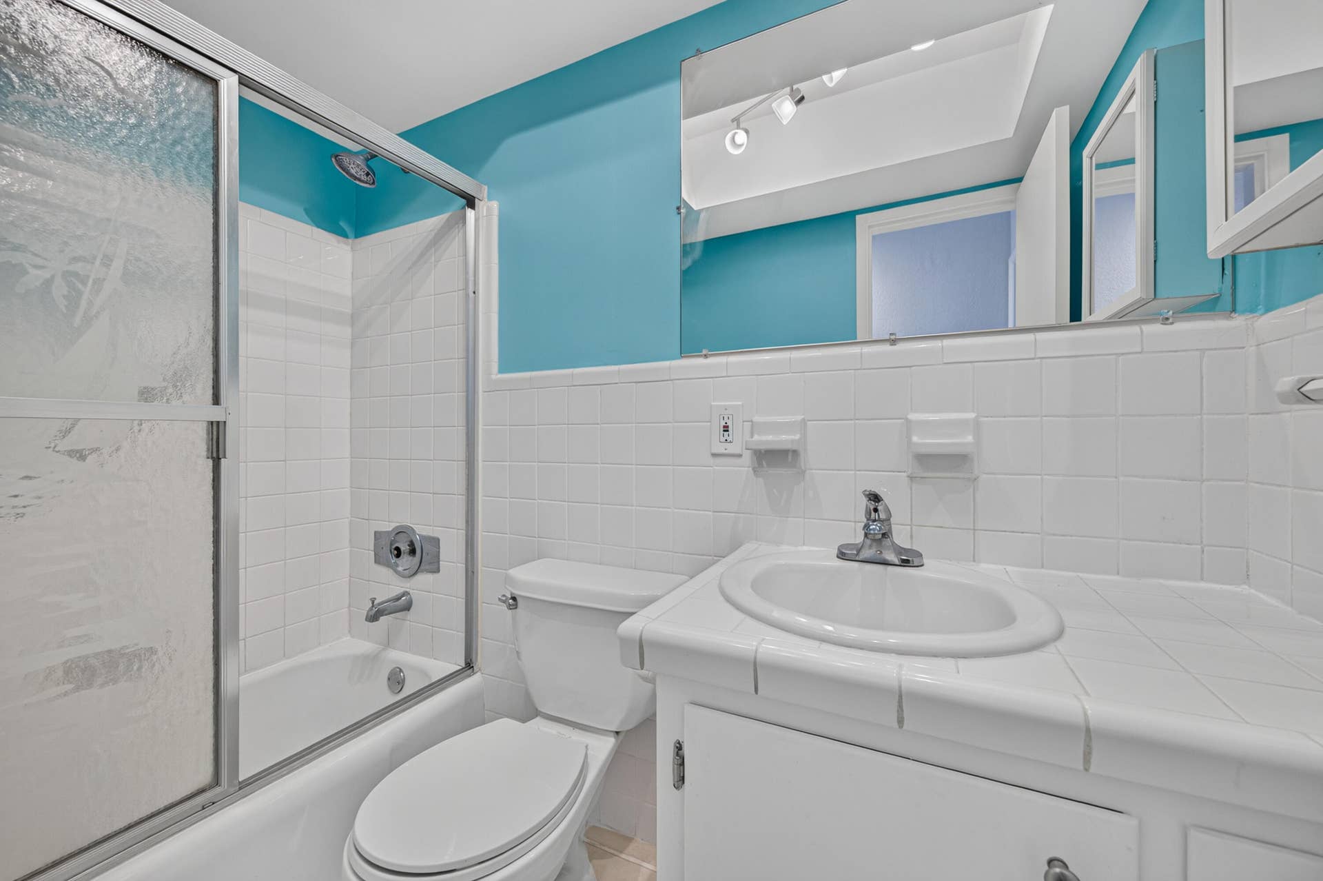 2841 NE 32ND Street, #29, Fort Lauderdale, Fort Lauderdale, FL 33306 Bathroom with Shower/Tub Combo