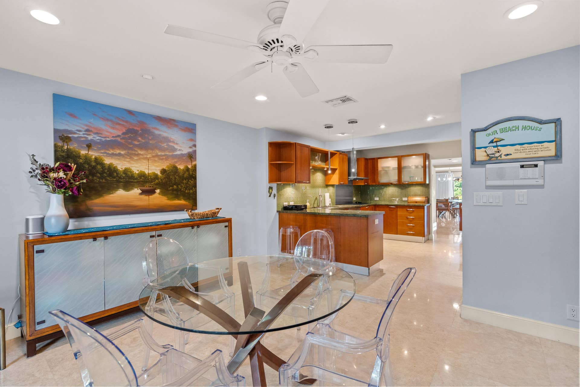 EAT-IN KITCHEN