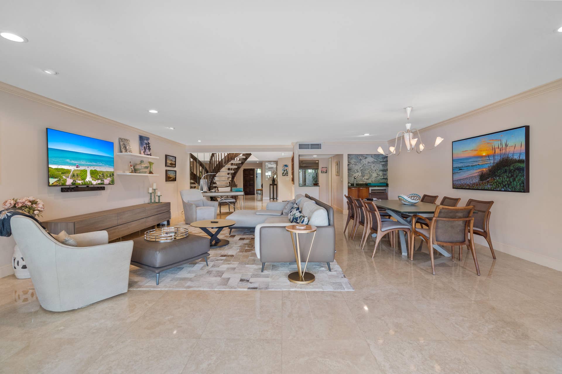 LIVING/DINING ROOM