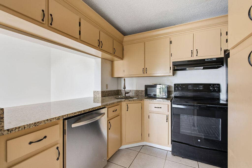 3612 Alder Drive, #B3, West Palm Beach, FL 33417 Kitchen