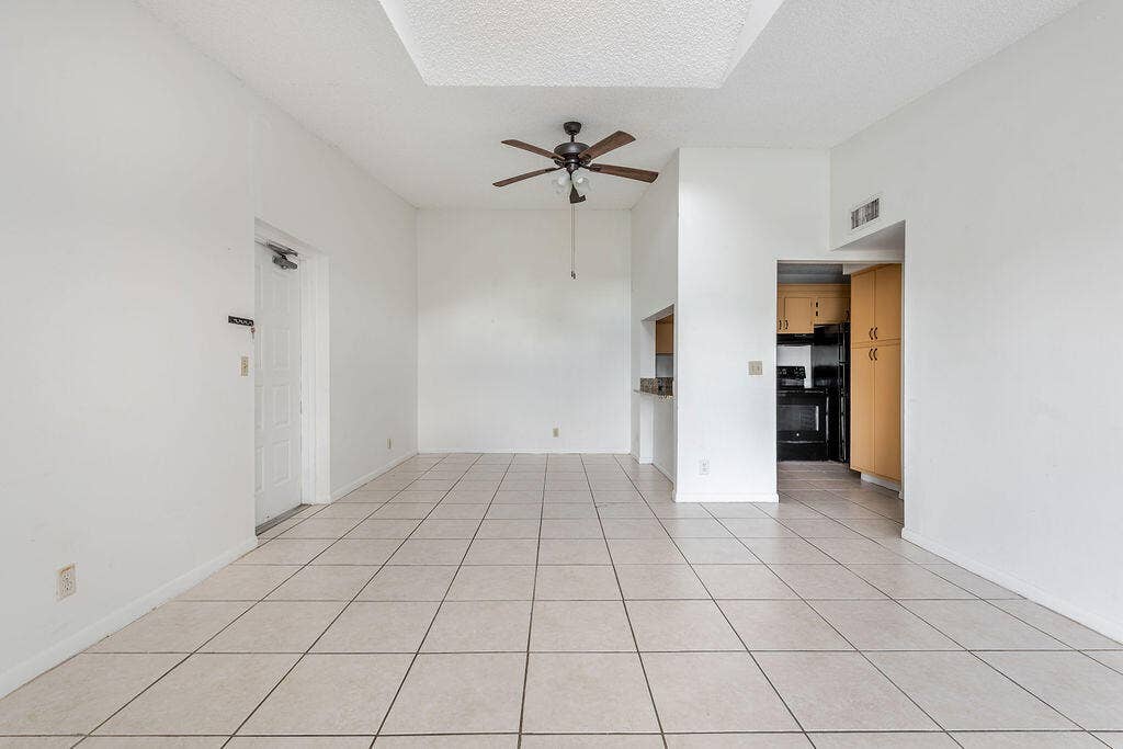 3612 Alder Drive, #B3, West Palm Beach, FL 33417 Living Room