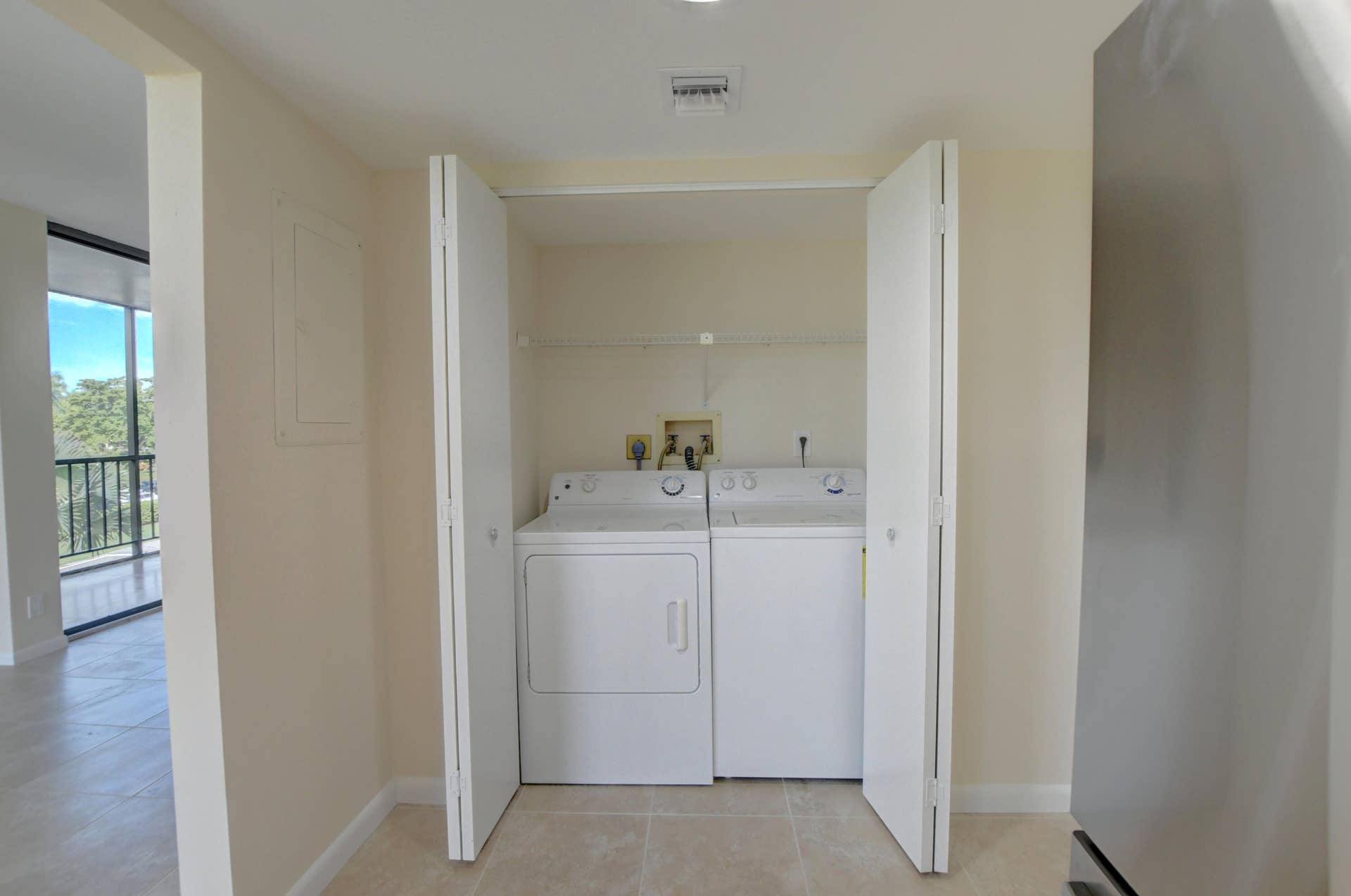 6797 WILLOW WOOD Drive, #6034, Boca Raton, FL 33434 Washer/Dryer